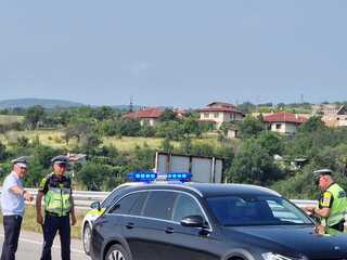 Съвместни проверки по линия на пътната безопасност от служители на сектор „Пътна полиция“ при ОДМВР-Благоевград, ТОЛ-Управление при АПИ и областен отдел „Автомобилна администрация“
