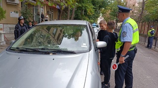 Четвъртокласници от 7 СУ „Кузман Шапкарев“ с послания към водачите като част от инициативата „Ден без загинали на пътя!“