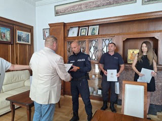 Кметът на община Плевен награди полицейски служители