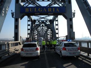 Съвместни екипи от български и румънски полицаи ще се включват в контрола на трафика в Русенска област през август и септември