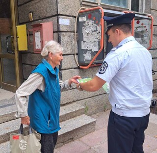 Полицейски служители от районното управление в Нови пазар осъществиха срещи с възрастни хора