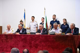 113 полицаи, експерти и пожарникари са наградени по случай професионалния празник на служителите в МВР
