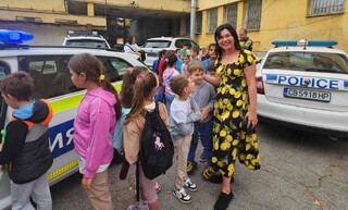 Полицаи проведоха обучение с деца от Елин Пелин