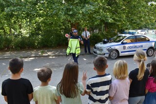 Ученици от СУ „Вела Благоева“ във В. Търново се запознаха с работата на лицейските служители