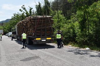 Над 400 автомобила и над 460 шофьори и пътници провериха служителите на ОДМВР – Велико Търново и ГДНП за два дни при съвместна мащабна полицейска операция