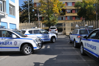 С пожелание да се ползват със здраве и в полза на обществото старши комисар Николай Хаджиев връчи ключовете на 19 нови служебни автомобила