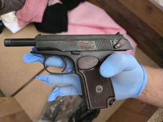 Столични полицаи иззеха голямо количество наркотици и бойни пистолети със заличени номера и заглушител
