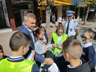 Със съвместна инициатива „Пресичаме безопасно“ ОДМВР-Шумен  и ученици  отбелязаха 18- септември, определен от ROADPOL за Ден без жертви на пътя