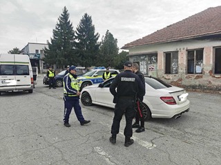 Полиция и жандармерия със специализирана операция срещу битовата престъпност, незаконната сеч и пътнат безопосност