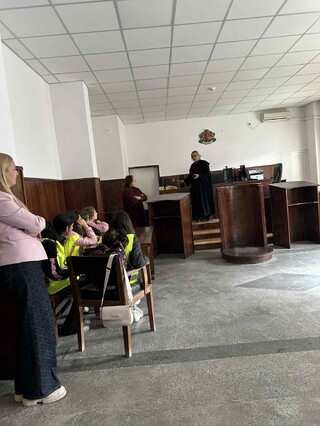 Членовете на Детското полицейско управление в Ихтиман на „работна визита“ в съда