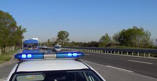 Полицаи от Ихтиман помогнаха на шофьор в критично състояние