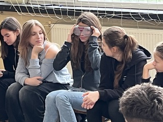 Служители на Пътна полиция проведоха поредната беседа по пътна безопасност с ученици от ПЕГ „Проф. д-р Асен Златаров“