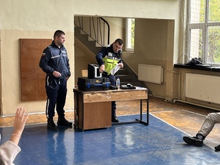 Служители на Пътна полиция проведоха поредната беседа по пътна безопасност с ученици от ПЕГ „Проф. д-р Асен Златаров“