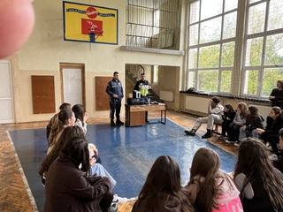 Служители на Пътна полиция проведоха поредната беседа по пътна безопасност с ученици от ПЕГ „Проф. д-р Асен Златаров“