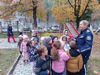 Урок по безопасност при нападение и агресивно поведение бе проведен с възпитаници на плевенската детска градина „Зорница“ в жк „Сторгозия“