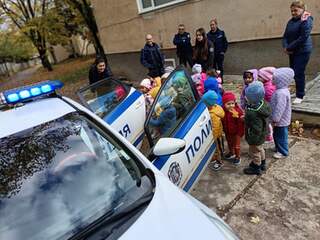 Урок по безопасност при нападение и агресивно поведение бе проведен с възпитаници на плевенската детска градина „Зорница“ в жк „Сторгозия“