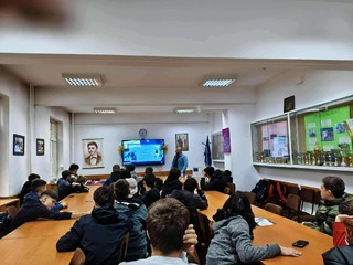 Ученици посрещнаха експерти от дирекция „Национална система 112“
