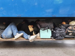Гранични полицаи задържаха укрити в камион китайци, задържан е и шофьорът