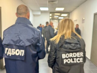 Специализирана международна полицейска операция за неутрализиране на незаконните потоци на хора и стоки се провежда на няколко гранични пункта в страната