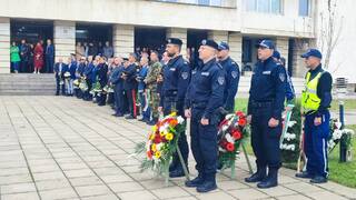 СЛУЖБА, ЧЕСТ И ПРИЗНАТЕЛНОСТ – РУСЕ ОТБЕЛЯЗА ДЕНЯ НА ПОЛИЦИЯТА