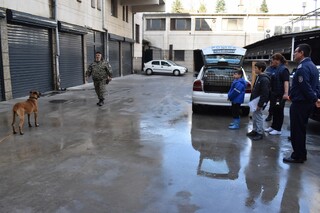 Деца от Велико Търново отправиха специални поздрави към служителите в ОДМВР – В. Търново по повод професионалният им празник