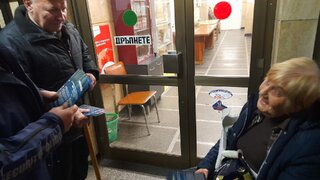 Полицейски служители от РУ – Нови пазар с превантивна кампания сред пенсионери