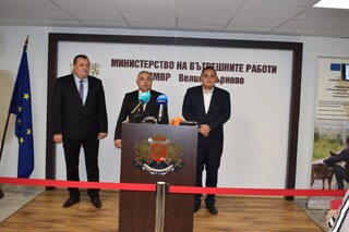 Служители на ОДМВР – В. Търново задържаха непълнолетни търговци на наркотични вещества