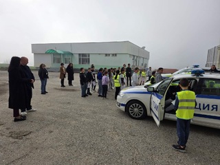 Събитие в Две могили в рамките на Акция „Зима“: Децата учат за безопасността на пътя