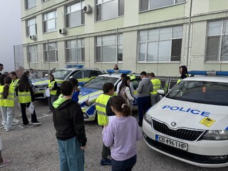Събитие в Две могили в рамките на Акция „Зима“: Децата учат за безопасността на пътя