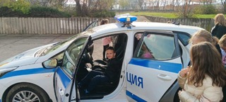 Първокласници от търговищко училище – с послания за безопасност на пътя