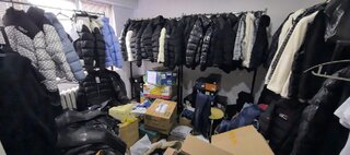 Близо 1000 стоки с лога на защитени марки са иззети от служители на сектор "Противодействие на криминалната престъпност" към областната дирекция