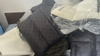 Близо 1000 стоки с лога на защитени марки са иззети от служители на сектор "Противодействие на криминалната престъпност" към областната дирекция