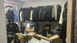 Близо 1000 стоки с лога на защитени марки са иззети от служители на сектор "Противодействие на криминалната престъпност" към областната дирекция