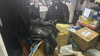 Близо 1000 стоки с лога на защитени марки са иззети от служители на сектор "Противодействие на криминалната престъпност" към областната дирекция
