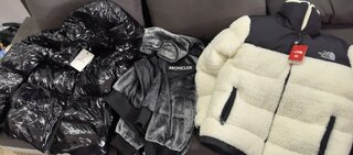 Близо 1000 стоки с лога на защитени марки са иззети от служители на сектор "Противодействие на криминалната престъпност" към областната дирекция