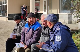 Служители на РУ- Каолиново проведоха среща с жители на село Климент