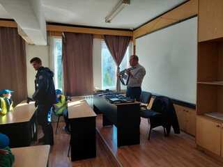 Децата от Детско полицейско управление при 03 ОУ „Димитър Талев“ в Благоевград се запознаха с техники за самозащита и огнестрелните оръжия, които са се използвали и се използват в МВР