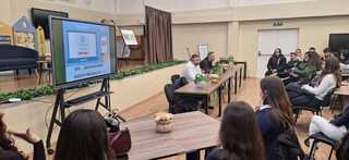 Обучения на тема „Превенция на престъпления и виктимизация с използване на информационни и комуникационни технологии" се проведоха в две шуменски училища