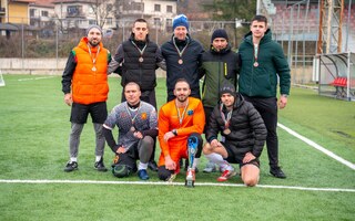 Подадената в нужда ръка е по-ценна от всичко