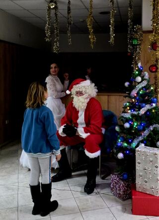 Дядо Коледа зарадва децата на служителите на МВР в Русенско 🎄