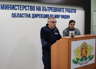 Полицаите и пожарникарите предприемат мерки за осигуряване на обществения ред, пътната и пожарна безопасност в региона по време на коледните и новогодишни празници