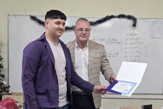 Честността има лице: Двама ученици от Русе отличени от ОДМВР за висока гражданска доблест