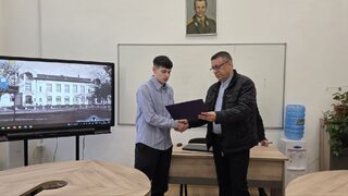 Честността има лице: Двама ученици от Русе отличени от ОДМВР за висока гражданска доблест