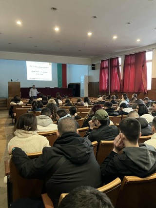 Продължава обучението по Националната програма „Предпазване на младите хора от престъпления” 