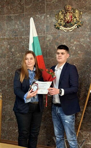 Началникът на РУ Ябланица  получи награда от  Обществено-консултативния съвет по училищни политики към областния управител на област Ловеч