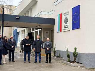 С празничен водосвет за здраве и благоденствие, отслужен от Ловчански митрополит Гаврил, бяха открити реновираните сгради на ОД МВР-Ловеч и сектор „Пътна полиция“