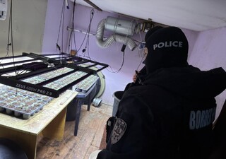 При специализирана операция е разкрита нарколаборатория в софийско село, задържани са двама