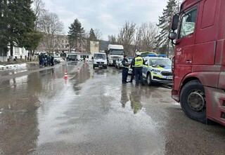 В ход е специализирана полицейска операция по метода на широкообхватния контрол