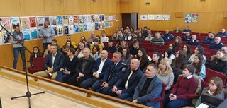 Награди за учениците, победители в конкурса за плакат на тема „Силата е в добротата“