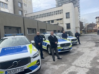 Три Районни управления получиха нови служебни коли, директорът на ОДМВР ст.комисар Св. Григоров връчи ключовете